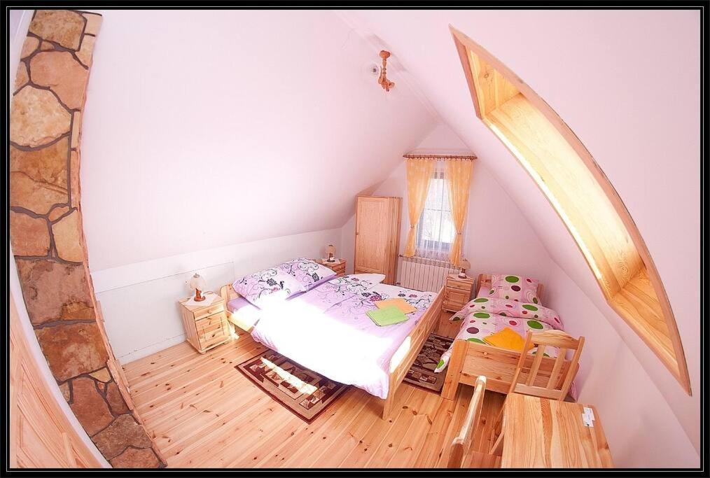 Swiety Spokoj Palesnica Extérieur photo